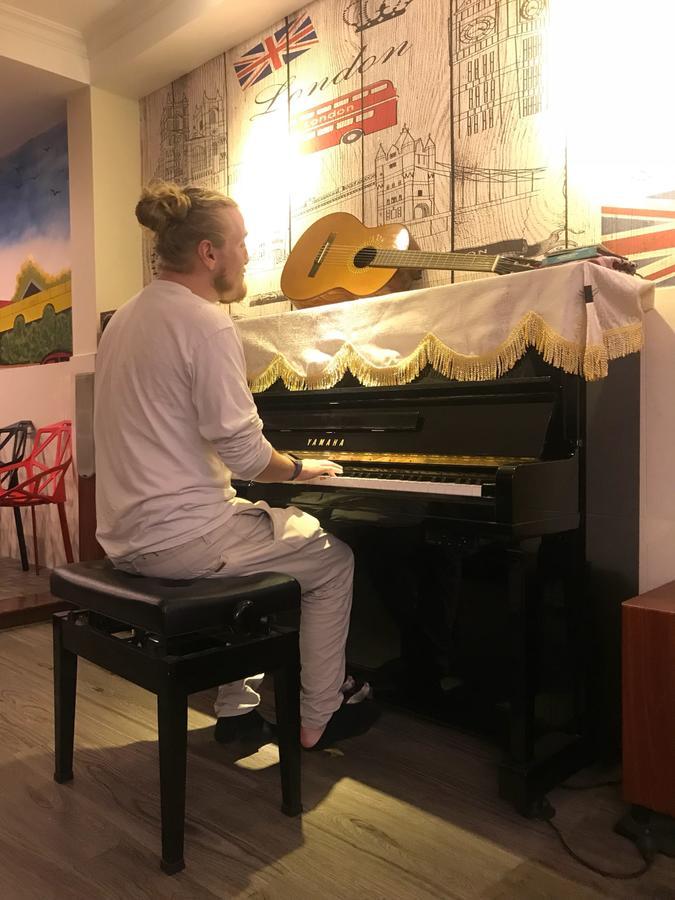 The Lily Hostel & Coffee Ho Chi Minh-stad Buitenkant foto