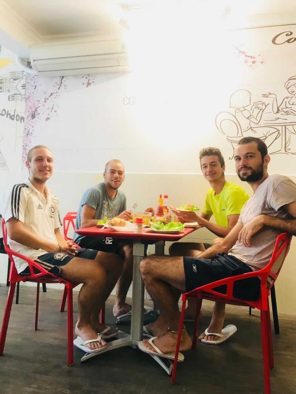 The Lily Hostel & Coffee Ho Chi Minh-stad Buitenkant foto