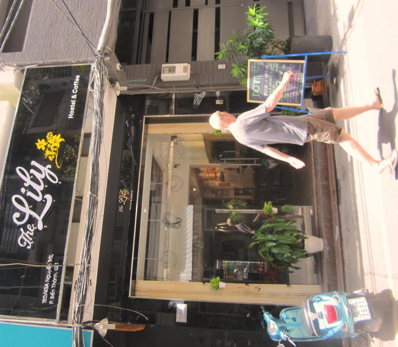 The Lily Hostel & Coffee Ho Chi Minh-stad Buitenkant foto