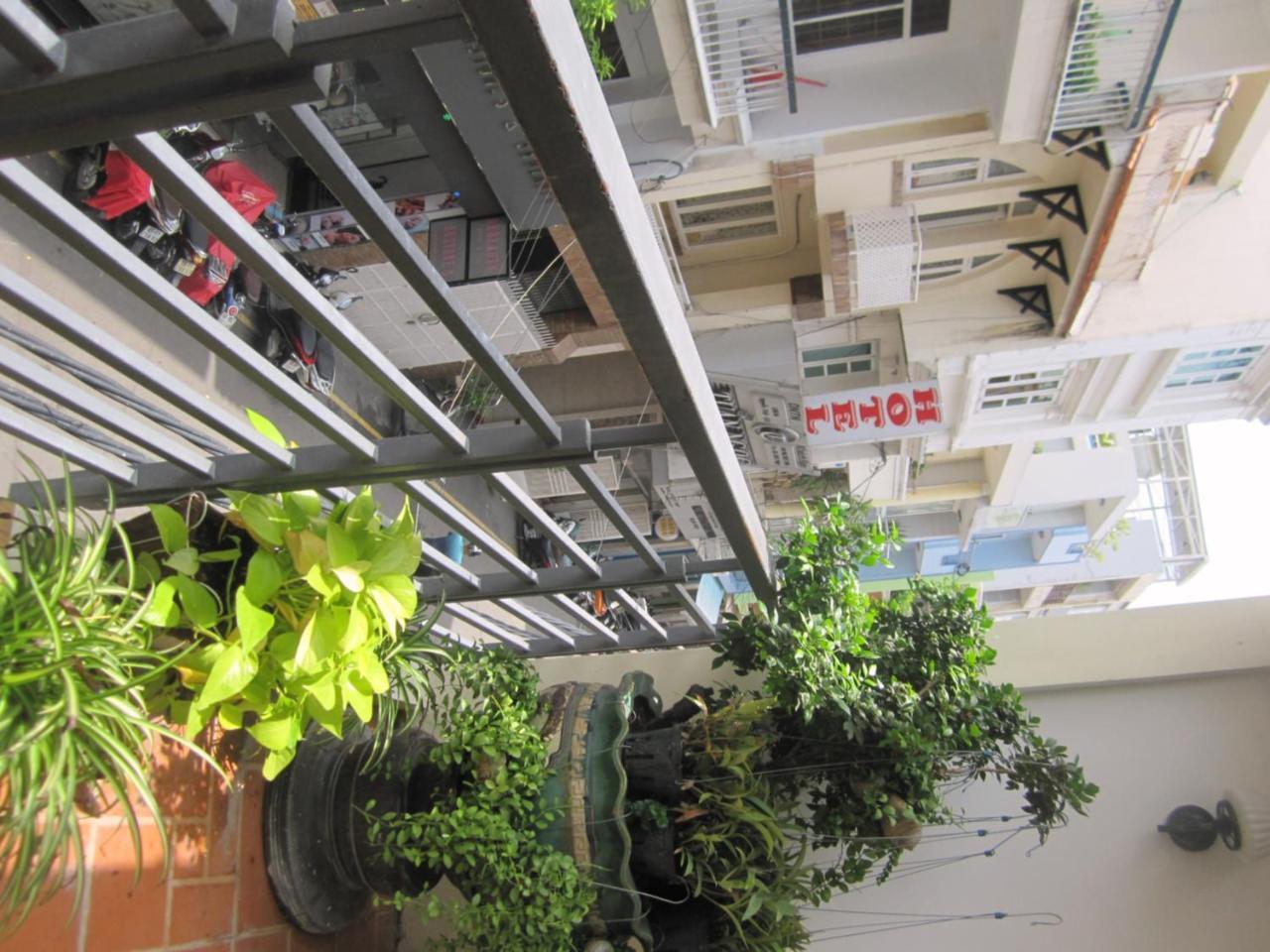 The Lily Hostel & Coffee Ho Chi Minh-stad Buitenkant foto