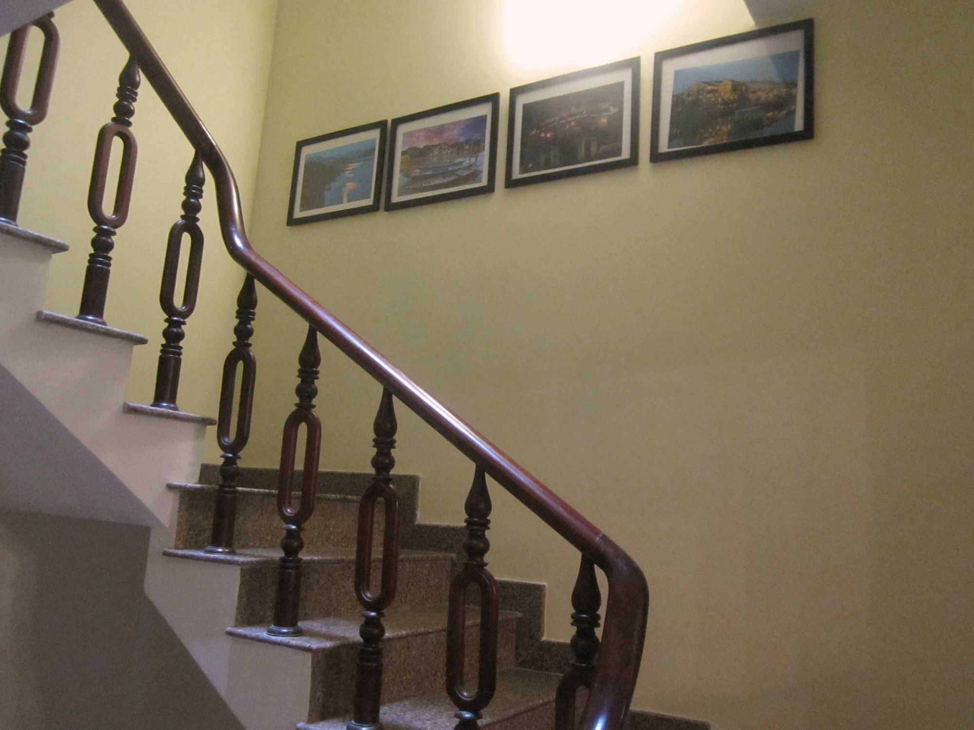 The Lily Hostel & Coffee Ho Chi Minh-stad Buitenkant foto
