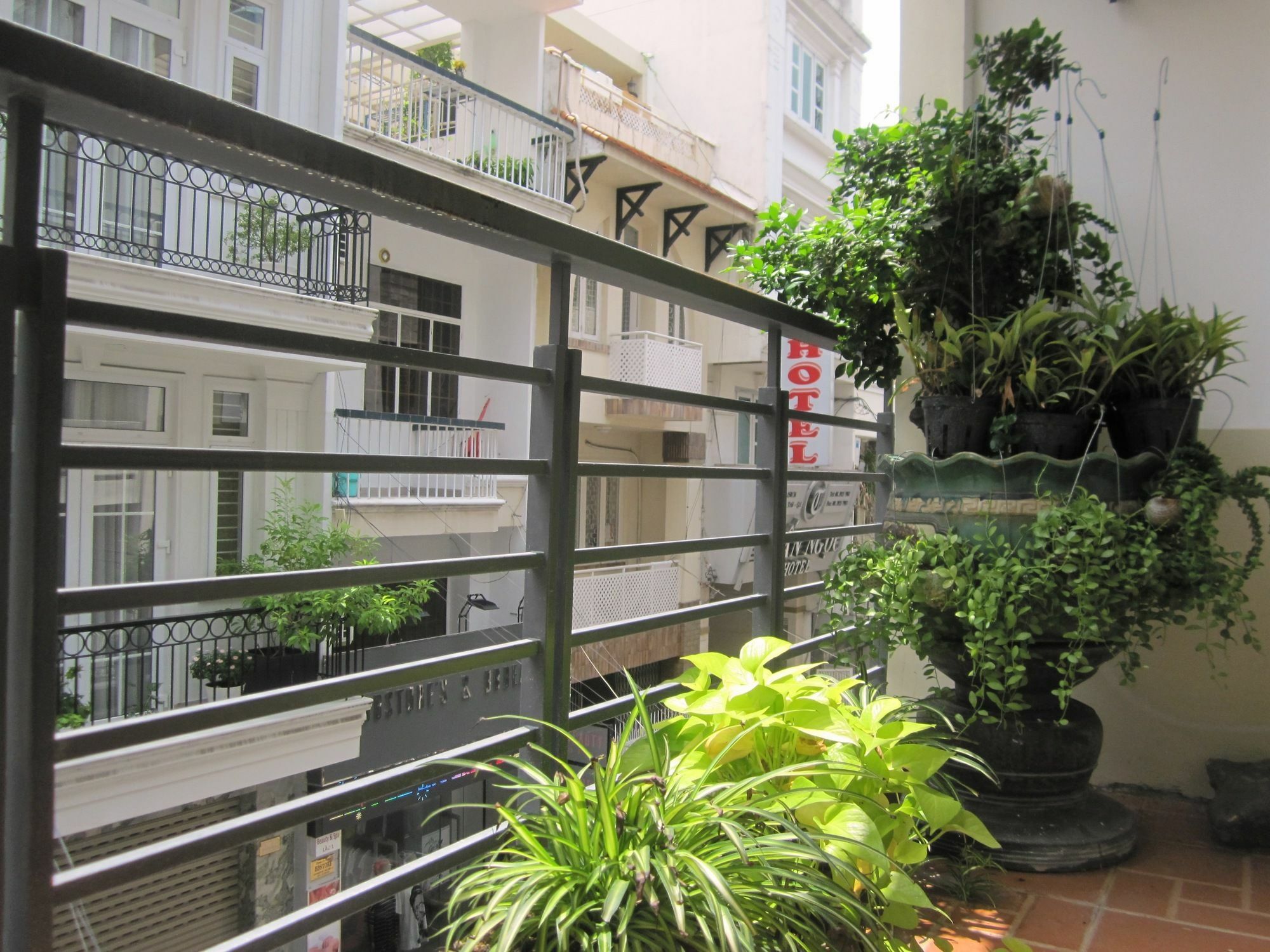 The Lily Hostel & Coffee Ho Chi Minh-stad Buitenkant foto